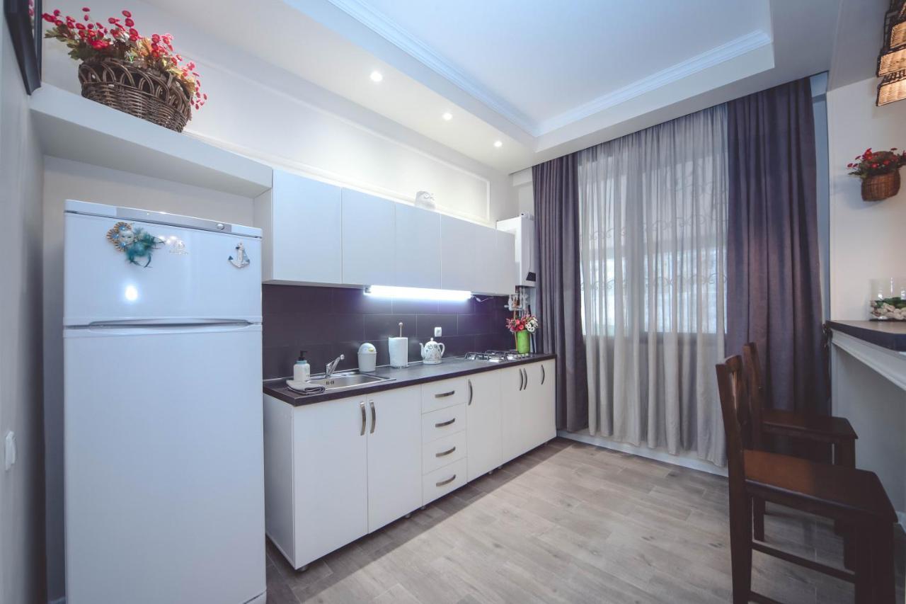 Under The Mountain Apartment Tbilisi Bagian luar foto
