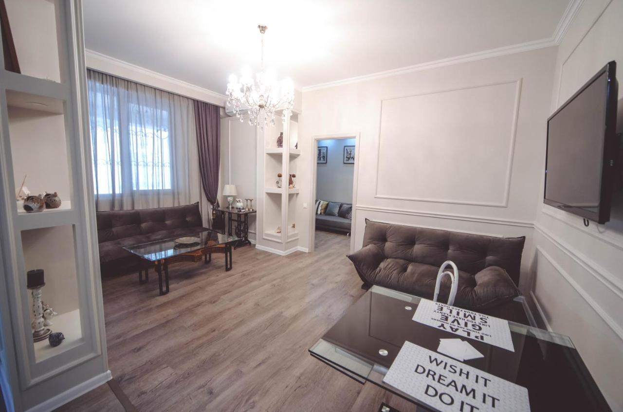Under The Mountain Apartment Tbilisi Bagian luar foto