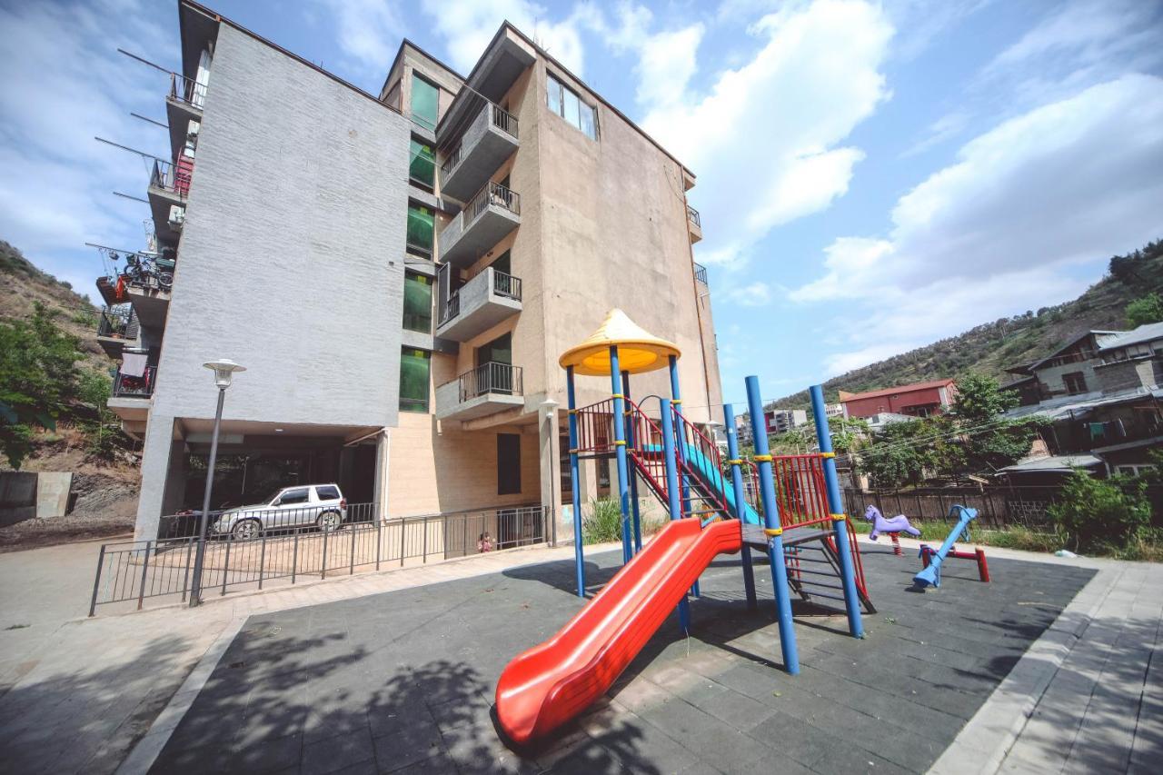 Under The Mountain Apartment Tbilisi Bagian luar foto