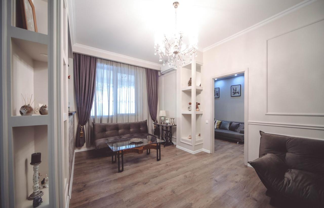 Under The Mountain Apartment Tbilisi Bagian luar foto