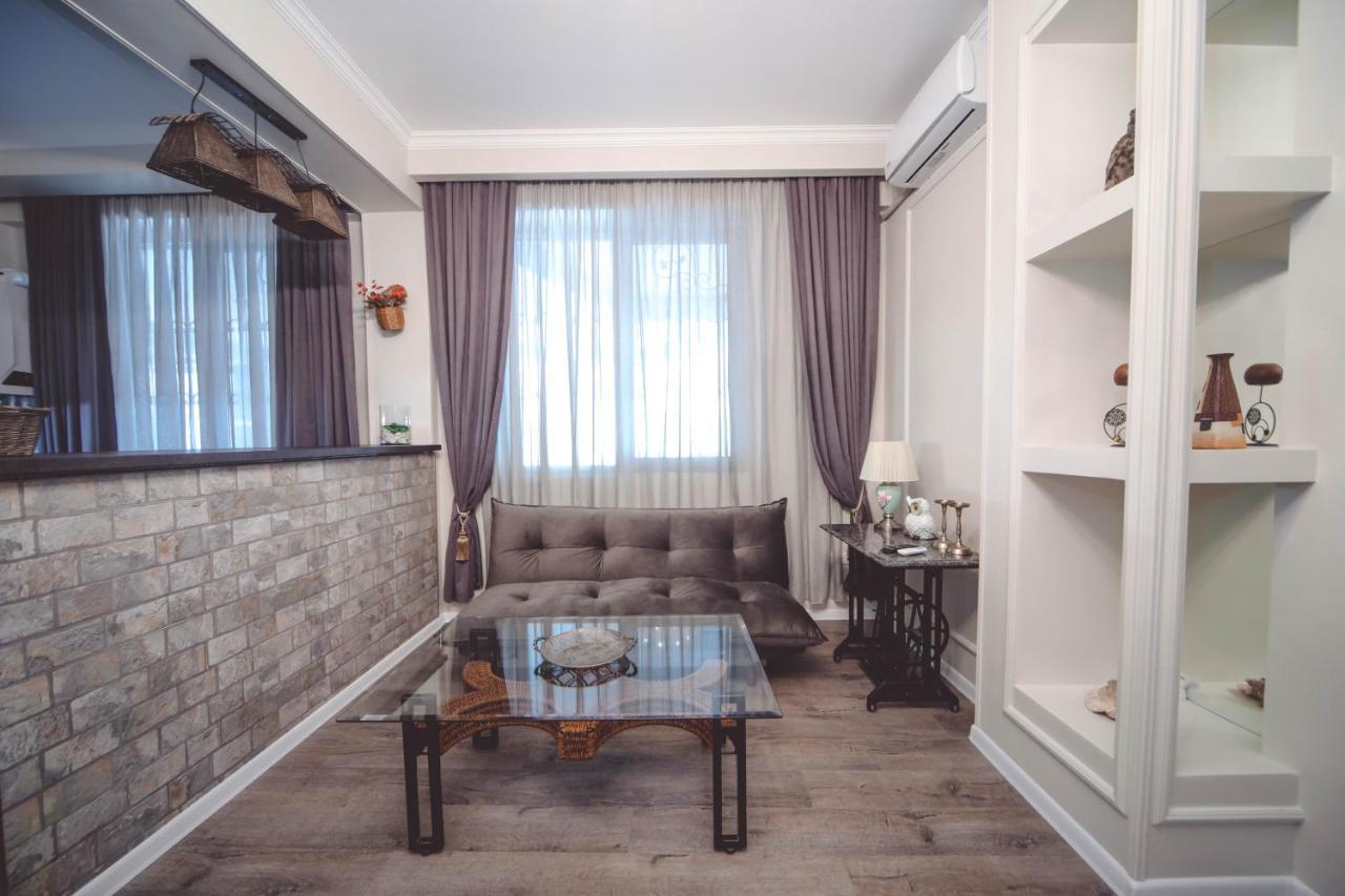 Under The Mountain Apartment Tbilisi Bagian luar foto