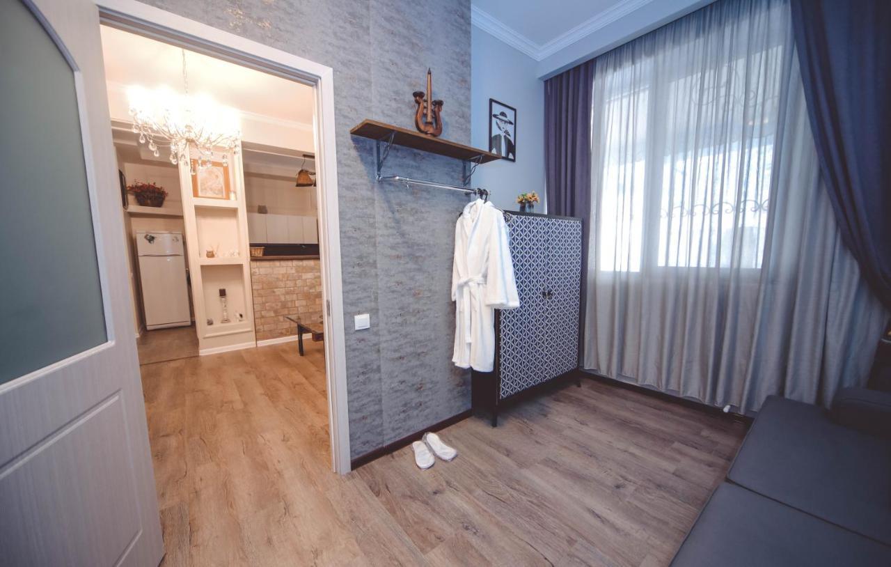 Under The Mountain Apartment Tbilisi Bagian luar foto